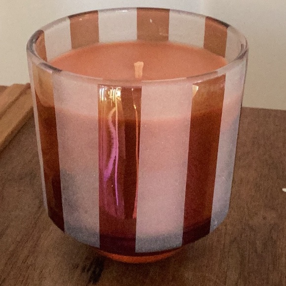 ILLUME Memories Of Brandied Pear 9.3 Oz Candle In decorative Glass With Gift Box - Picture 3 of 4